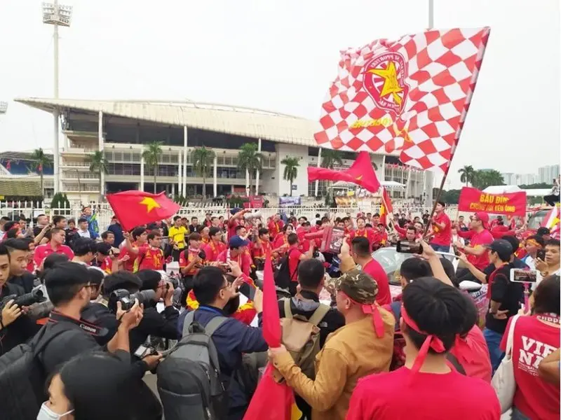 119+ ảnh cổ động viên sân mỹ đình cực sôi động 5