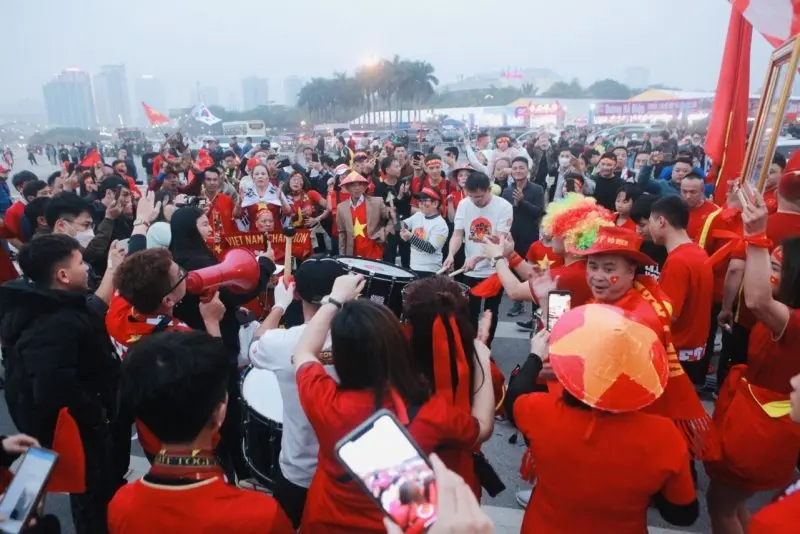 119+ ảnh cổ động viên sân mỹ đình cực sôi động 38