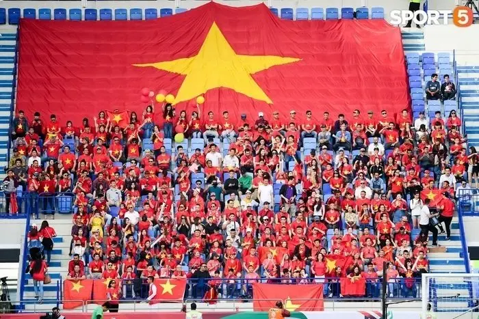 119+ ảnh cổ động viên sân mỹ đình cực sôi động 15