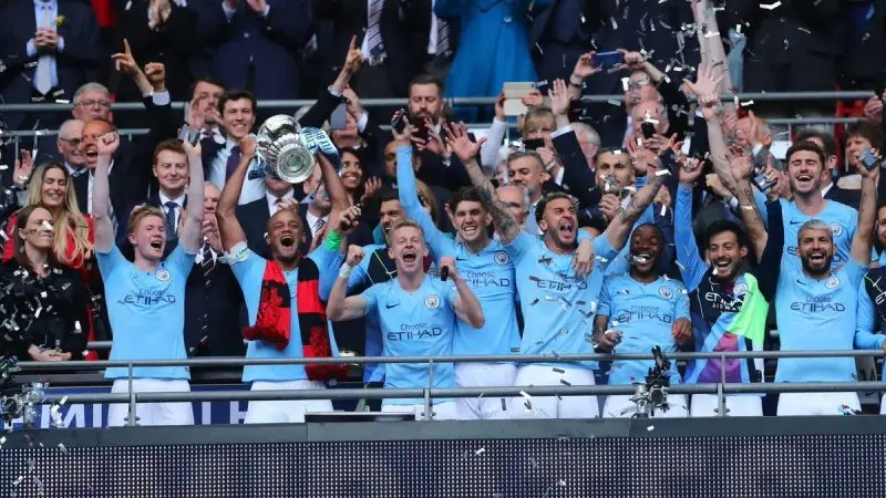 99+ ảnh cổ động viên Man City nhiệt huyết cổ vũ 2