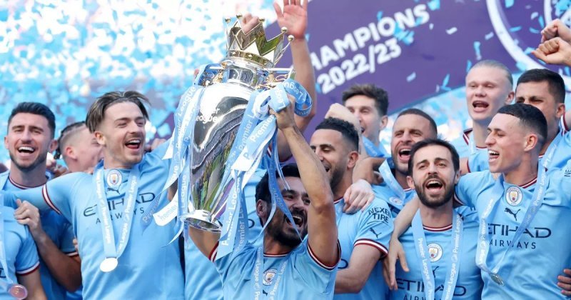 99+ ảnh cổ động viên Man City nhiệt huyết cổ vũ 18