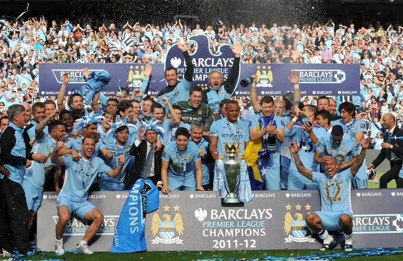 99+ ảnh cổ động viên Man City nhiệt huyết cổ vũ 22