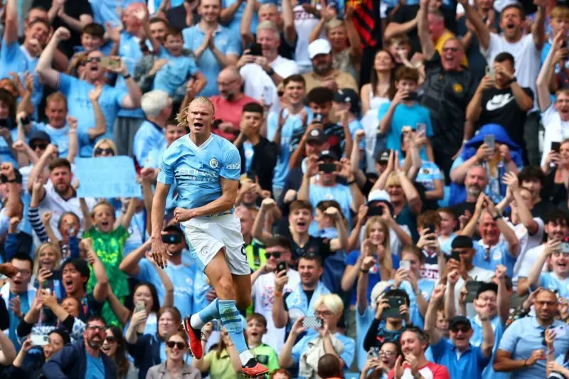 99+ ảnh cổ động viên Man City nhiệt huyết cổ vũ 27