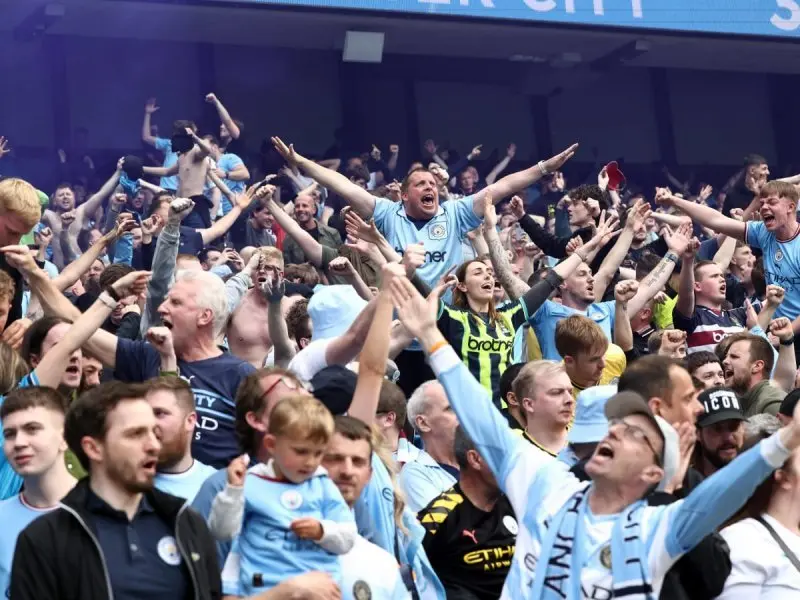 99+ ảnh cổ động viên Man City nhiệt huyết cổ vũ 28