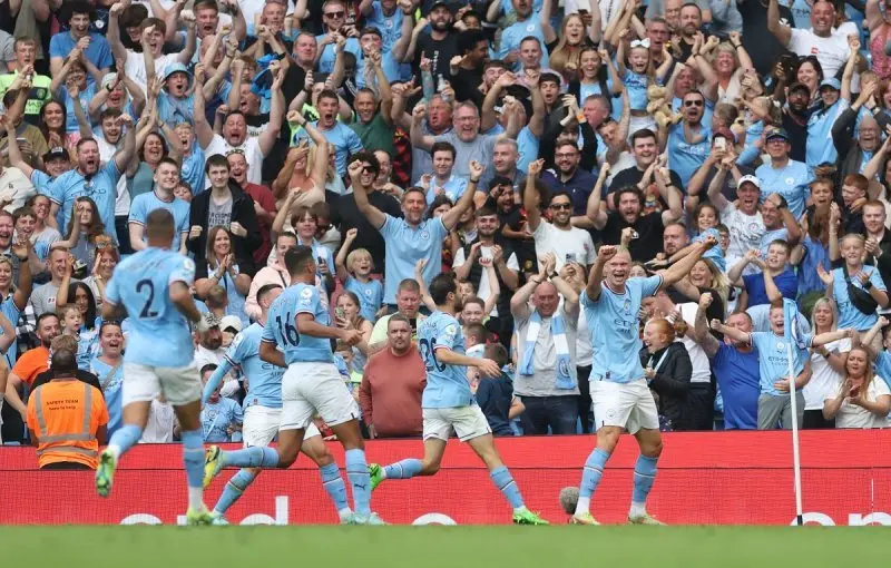 99+ ảnh cổ động viên Man City nhiệt huyết cổ vũ 29