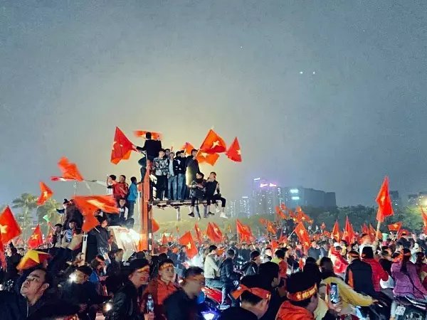 Top 109+ ảnh cổ động viên Việt Nam ăn mừng chiến thắng 41