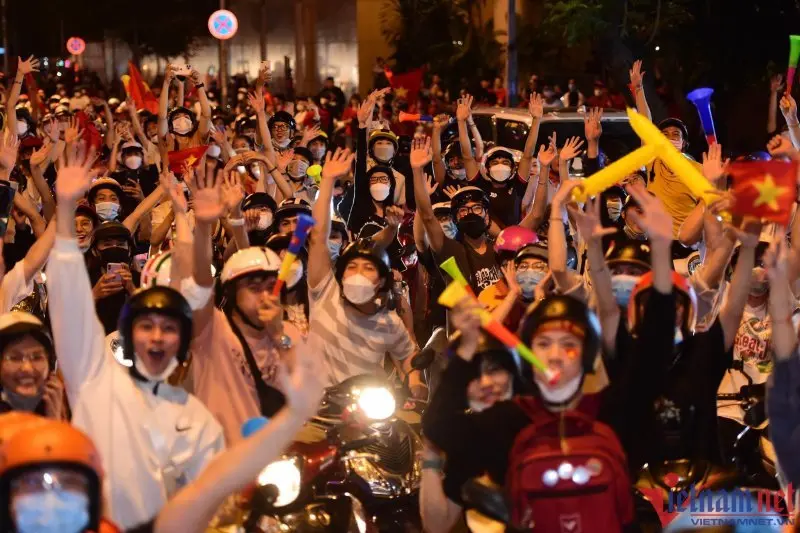 Top 109+ ảnh cổ động viên Việt Nam ăn mừng chiến thắng 14