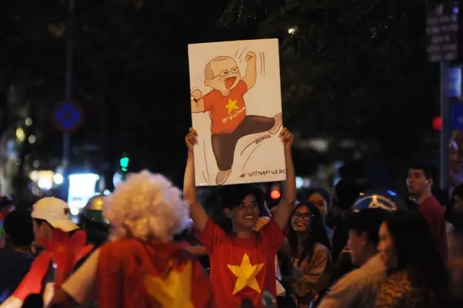 Top 109+ ảnh cổ động viên Việt Nam ăn mừng chiến thắng 18