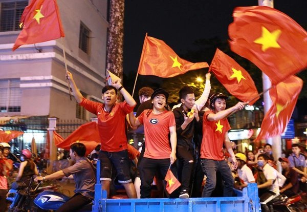 Top 109+ ảnh cổ động viên Việt Nam ăn mừng chiến thắng 35