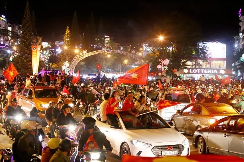 Top 109+ ảnh cổ động viên Việt Nam ăn mừng chiến thắng 36