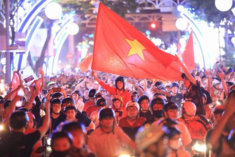 Top 109+ ảnh cổ động viên Việt Nam ăn mừng chiến thắng 37