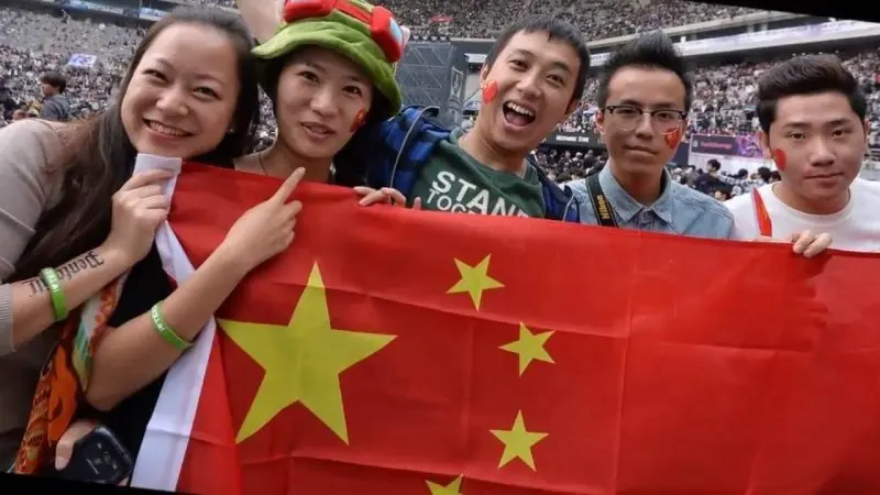 Top 99+ ảnh cổ động viên Trung Quốc rực lửa đam mê 23