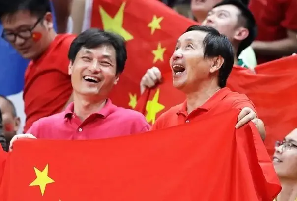 Top 99+ ảnh cổ động viên Trung Quốc rực lửa đam mê 25