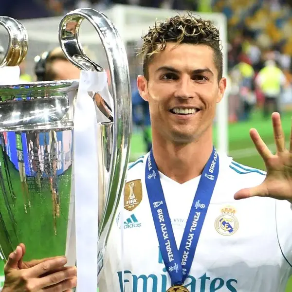 Top 99+ ảnh Ronaldo tóc mì tôm điển trai nhất hiện nay 15