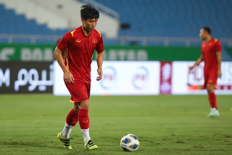 Tiểu sử tiền vệ Bùi Tiến Dũng 8