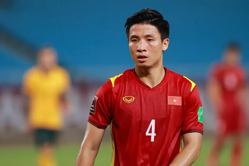 Tiểu sử tiền vệ Bùi Tiến Dũng 9