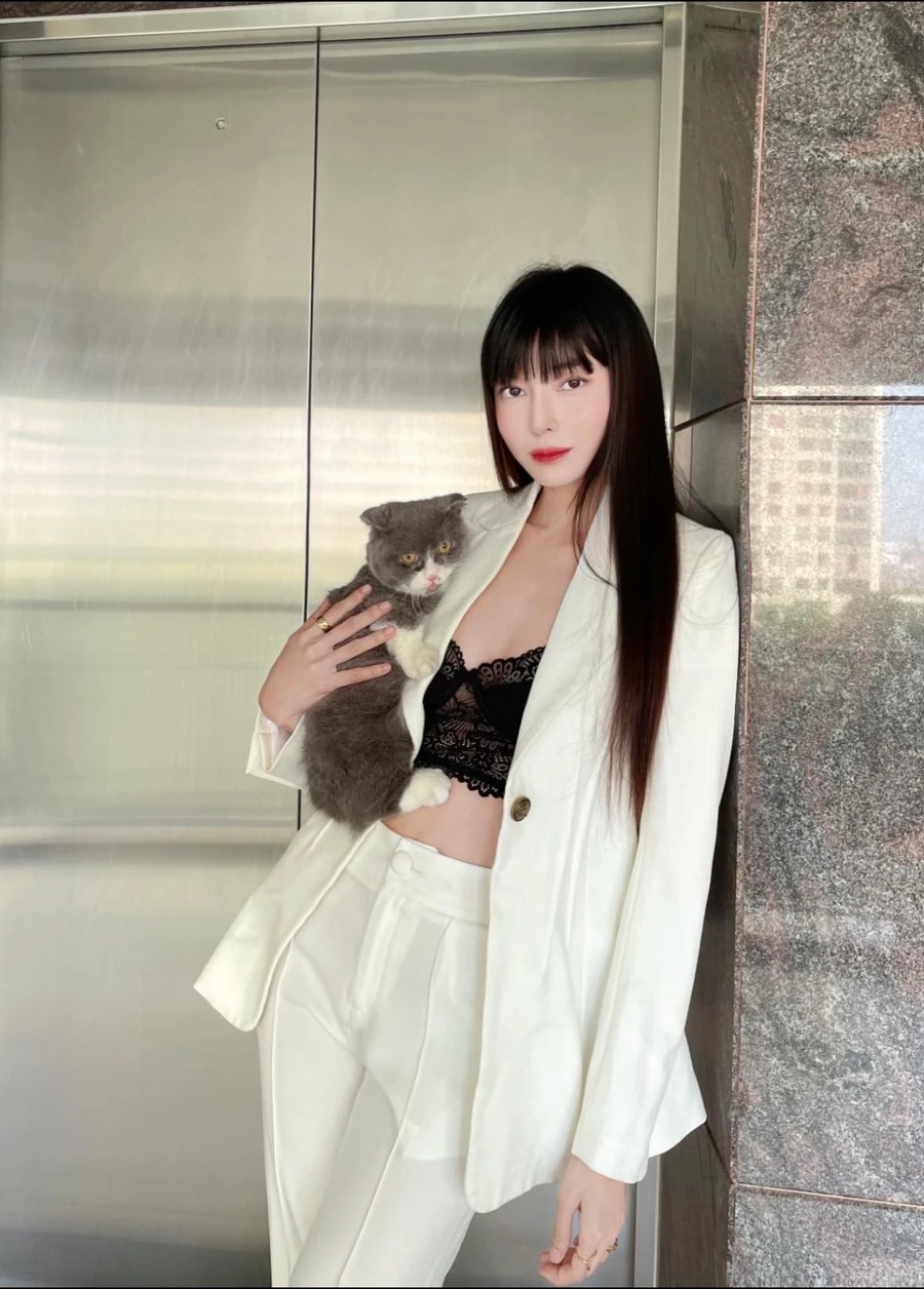 Cao Thái Hà bạn trai luôn bên cô, ủng hộ trong sự nghiệp và cuộc sống.