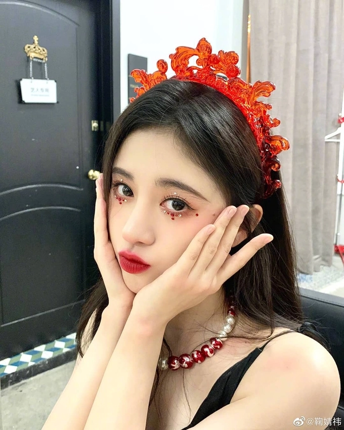 Meme bóp mỏ là hành động tạo ra tiếng cười qua cách thể hiện biểu cảm ngộ nghĩnh.