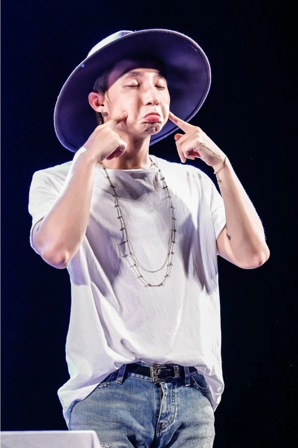 Chu môi meme thể hiện sự đáng yêu và dễ thương của các nhân vật.