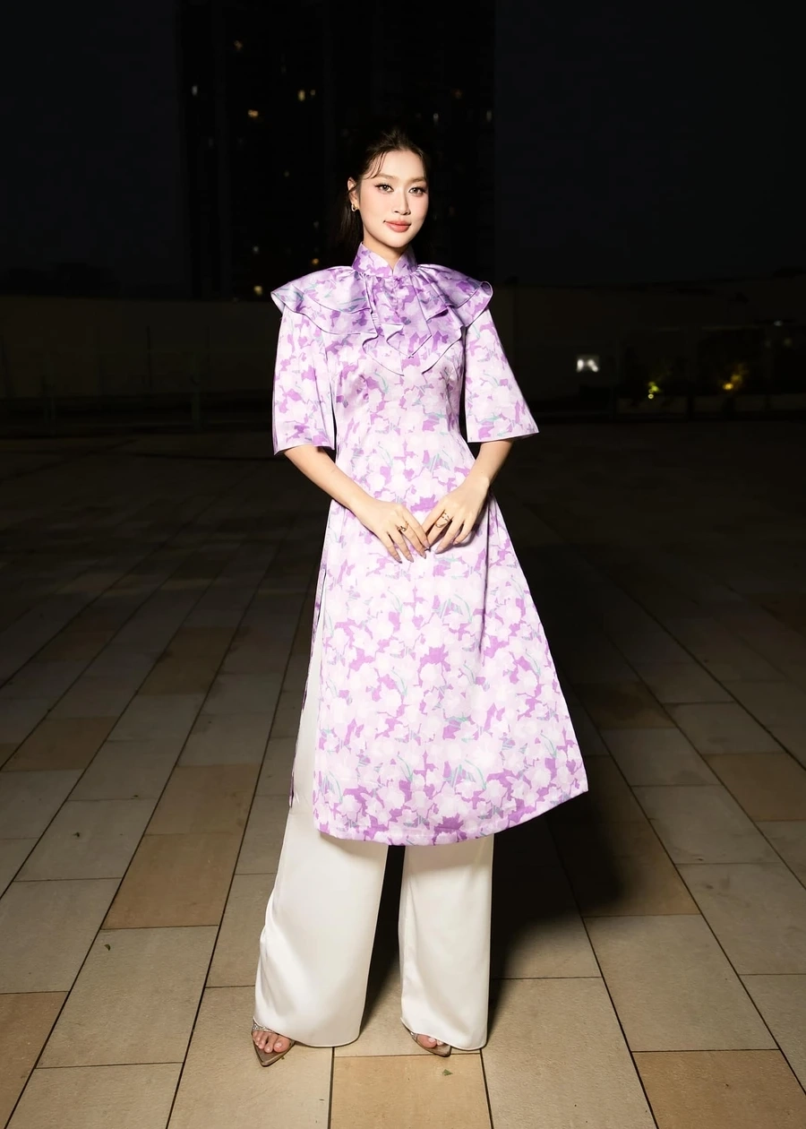 Ảnh Hoa Hậu Thiên Ân toát lên vẻ đẹp hoàn mỹ và sự tự tin ngời sáng.