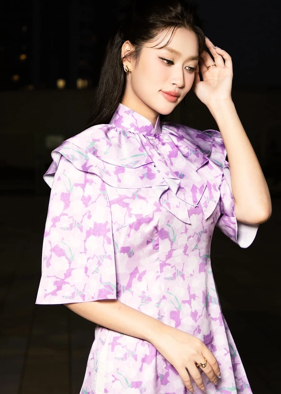 Hoa Hậu Thiên Ân là biểu tượng của sắc đẹp và trí tuệ.