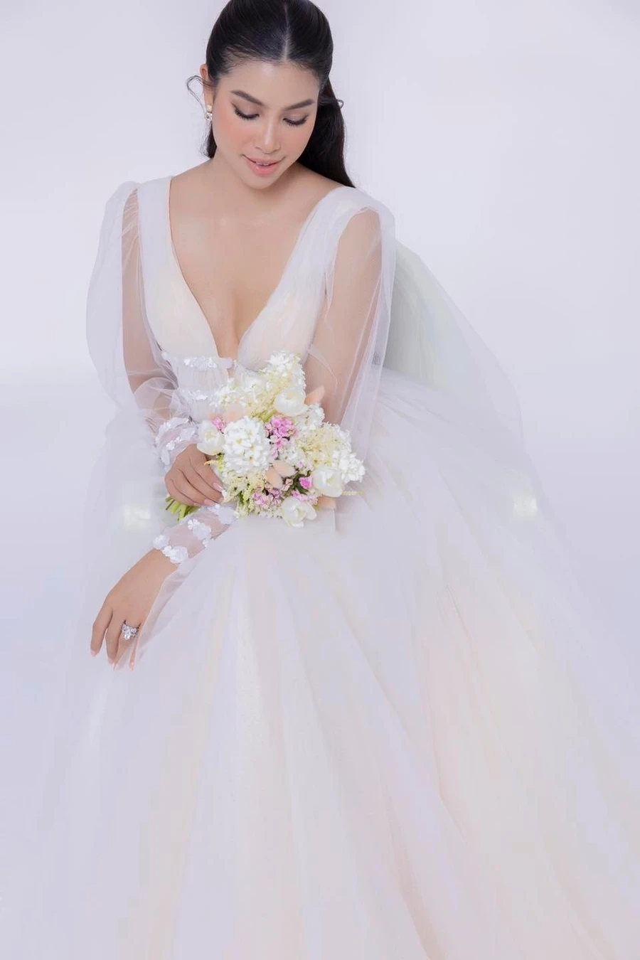 Pham Huong Hoa Hau luôn là hình mẫu lý tưởng cho nhiều bạn trẻ.