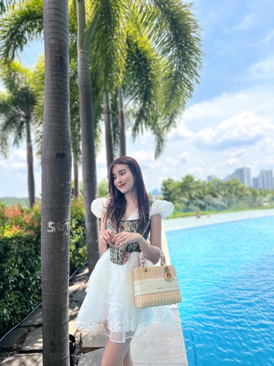 Với ngoại hình xinh đẹp, Kiều Cao Thái Hà gây ấn tượng mạnh với mọi ánh nhìn.