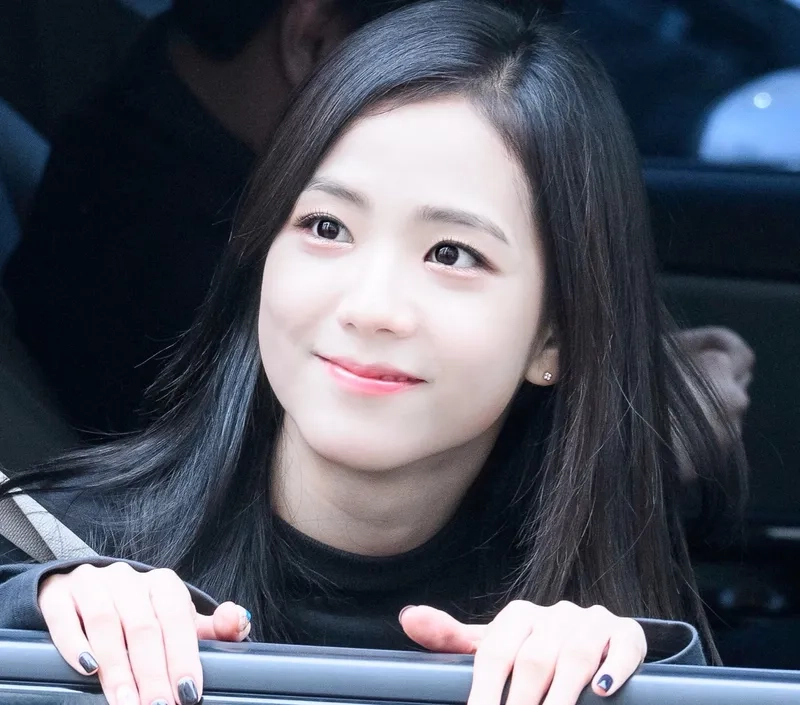 Meme lisa blackpink luôn gây cười với những biểu cảm ngộ nghĩnh của Lisa.