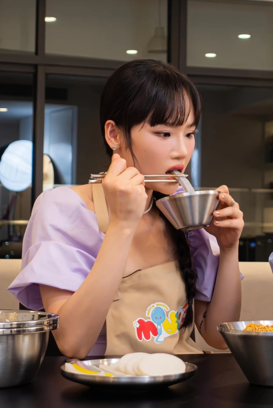 Hiền Hồ Miu Lê mang đến sự kết hợp tuyệt vời trong cả âm nhạc và hình ảnh.