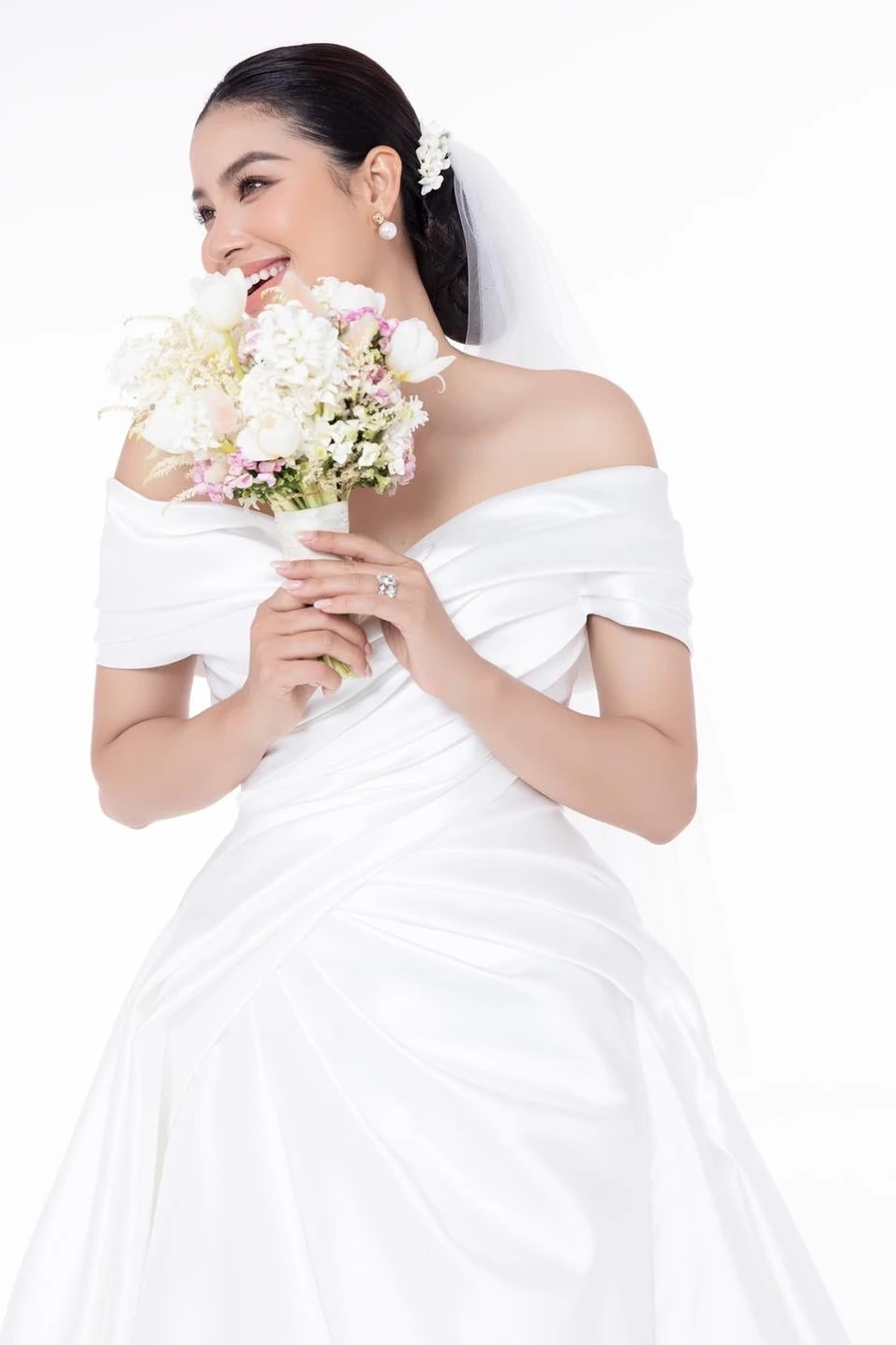 Phạm Hương Đăng Quang Hoa Hậu Hoàn Vũ 2015 là thành tựu vĩ đại trong sự nghiệp.