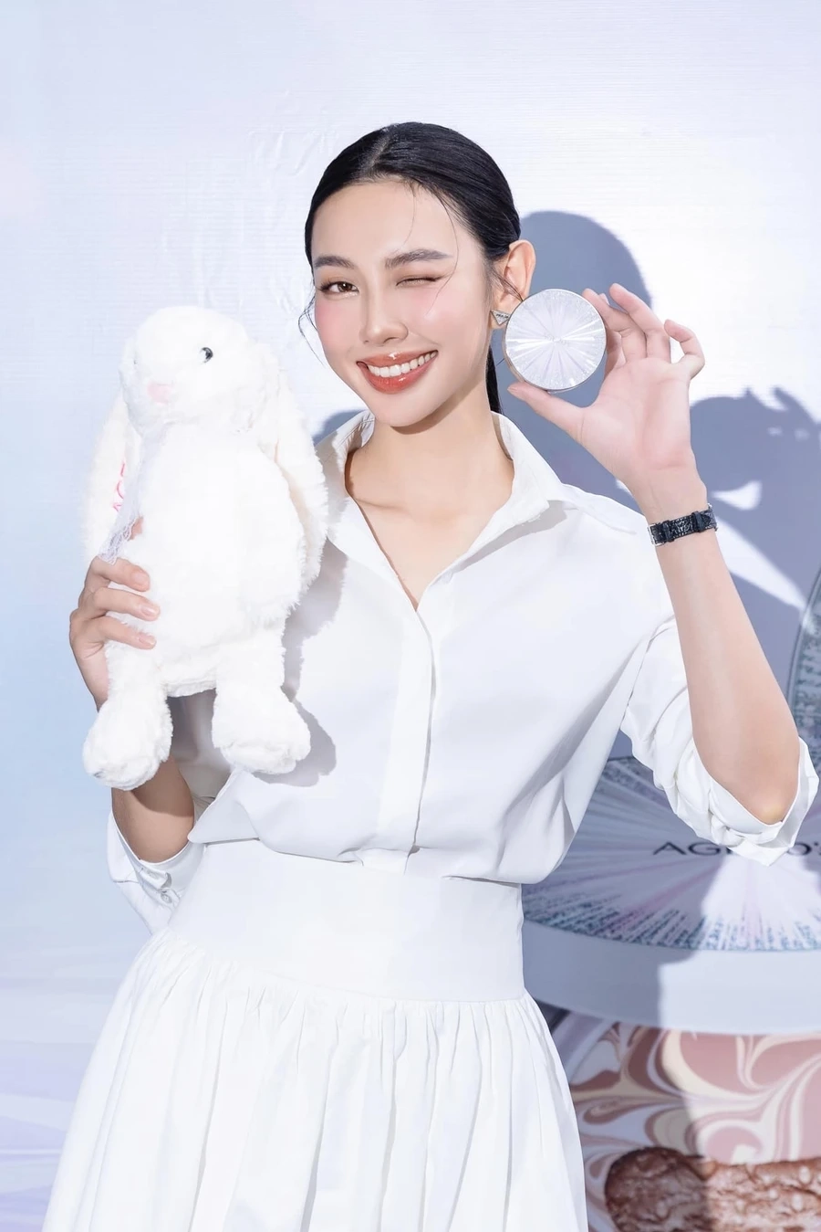 Album Hoàng Hoàng Thùy Linh với những ca khúc đa dạng và đầy sáng tạo.