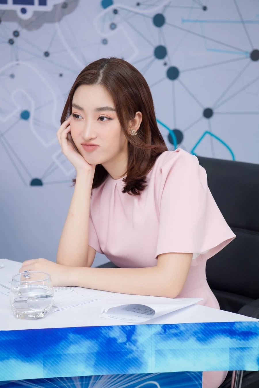 Người yêu Hoa hậu Đỗ Mỹ Linh là chàng trai may mắn, đồng hành cùng cô trong mọi khoảnh khắc.