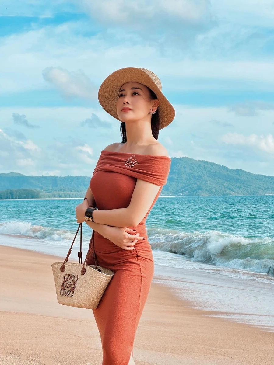 Ca sĩ Phương Oanh có chồng chưa? Cùng khám phá câu chuyện đời tư thú vị này.