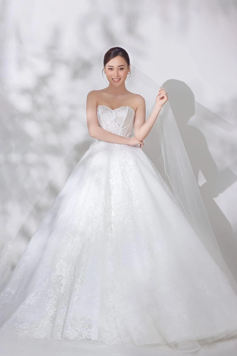 Câu chuyện về diễn viên Phương Oanh và chồng luôn thu hút sự chú ý của cộng đồng mạng.