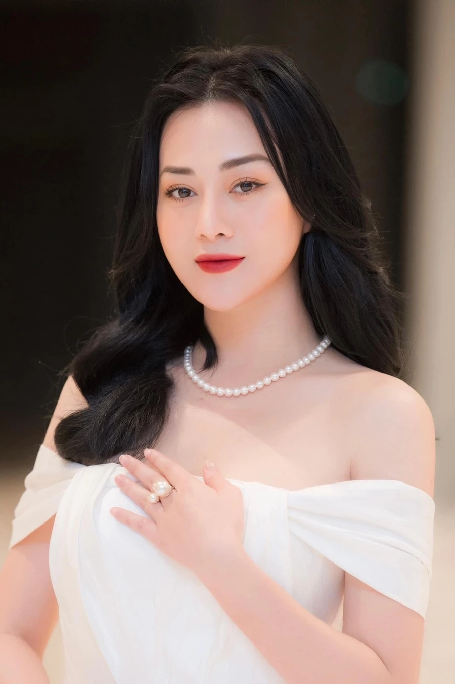 Chiêm ngưỡng những hình ảnh của diễn viên Phương Oanh đầy quyến rũ và sắc nét.