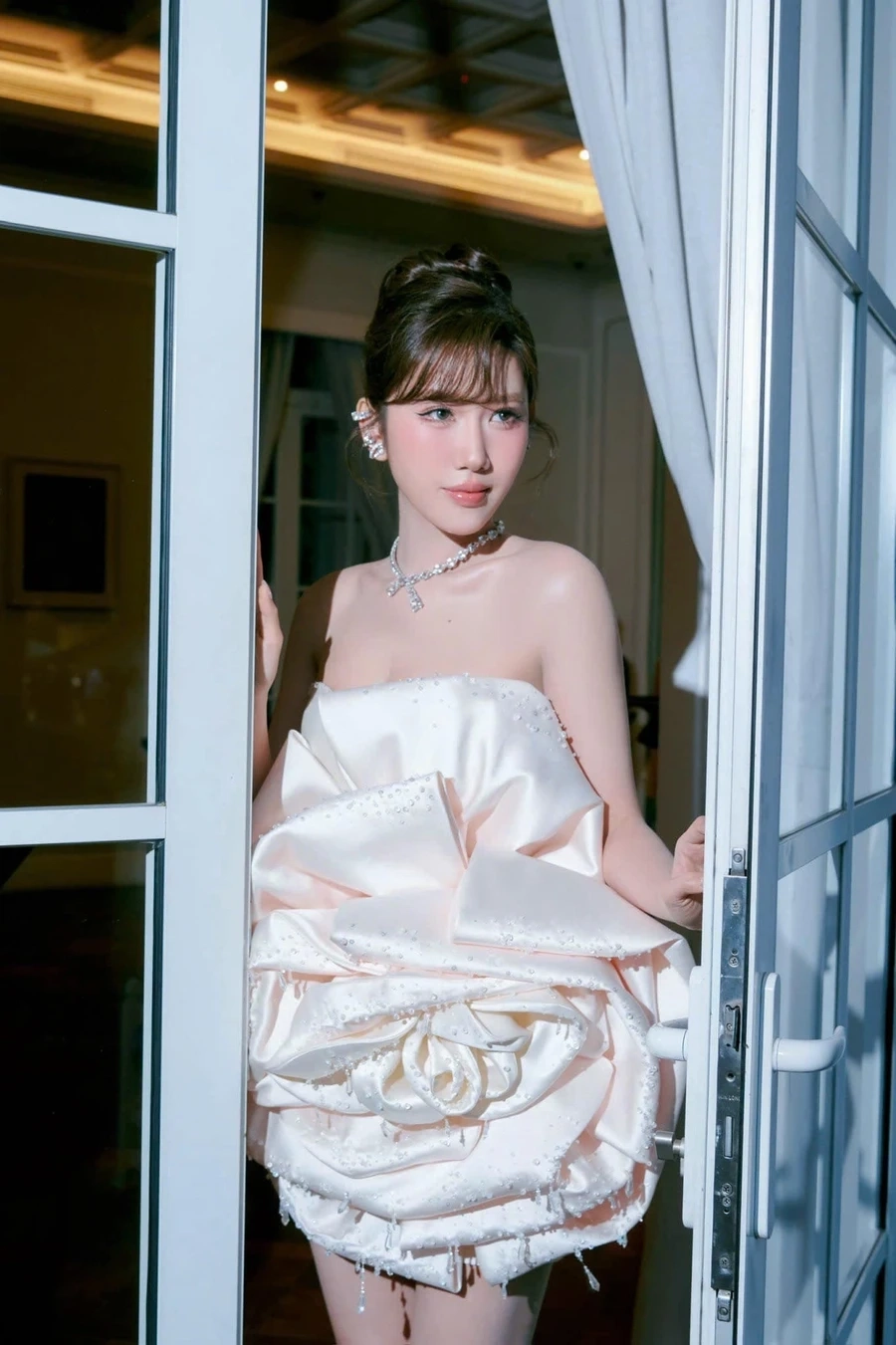 Đám cưới Thúy Ngân và Trương Thế Vinh là một khoảnh khắc tuyệt vời trong hành trình tình yêu của họ.