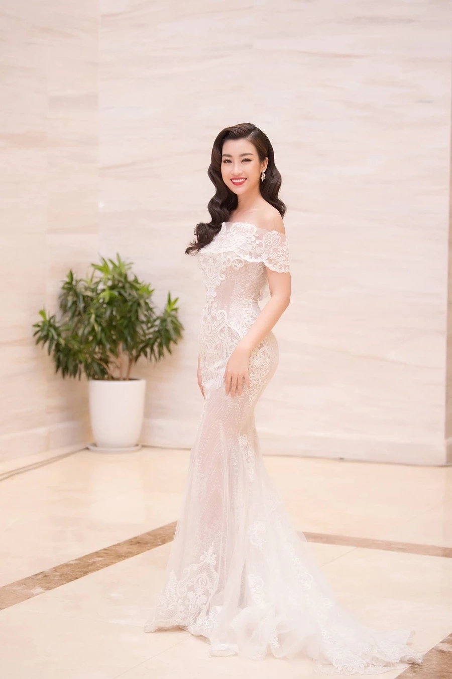 Đỗ Mỹ Linh đám cưới là khoảnh khắc cô gái hoa hậu bước vào cuộc sống hôn nhân viên mãn.