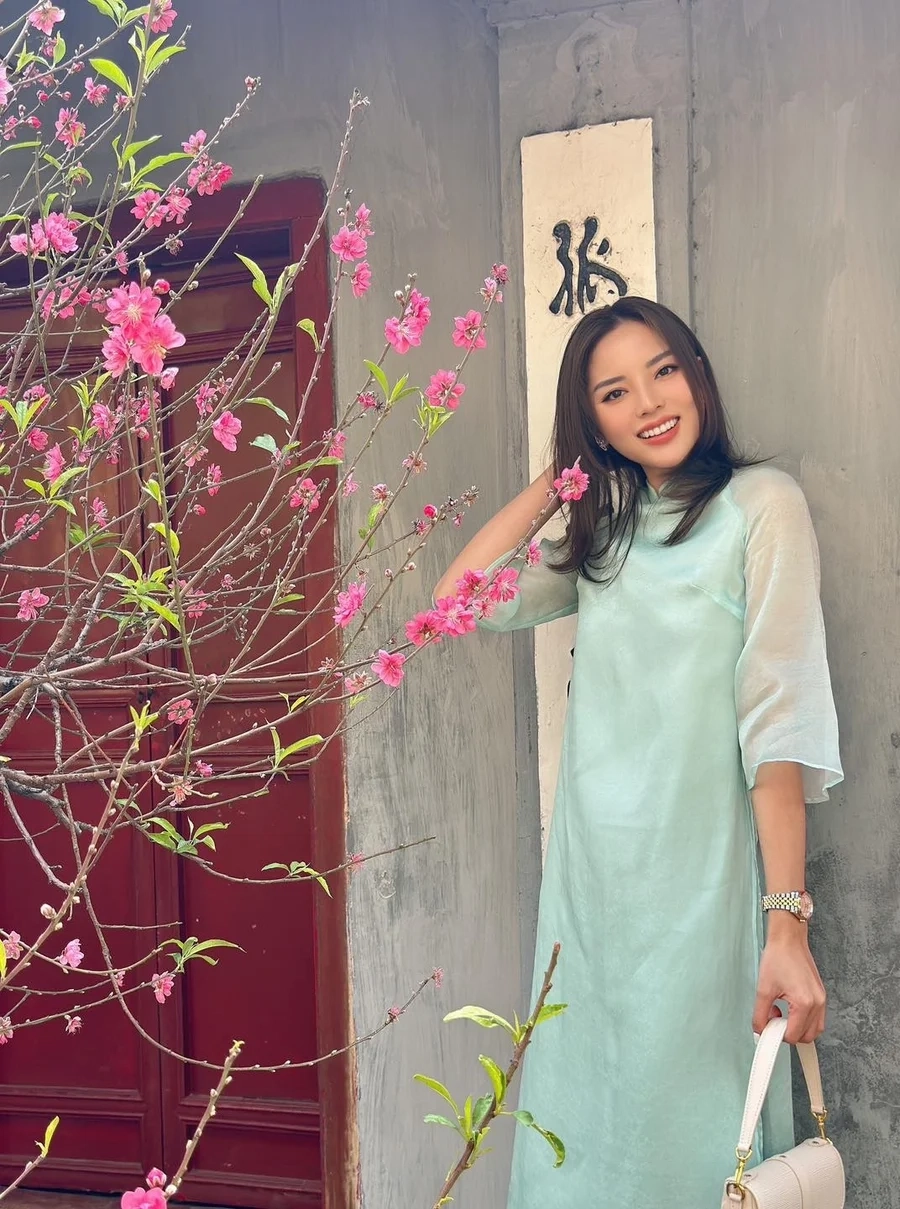 Cao Kỳ Duyên Hoa Hậu là biểu tượng của sắc đẹp và trí tuệ.