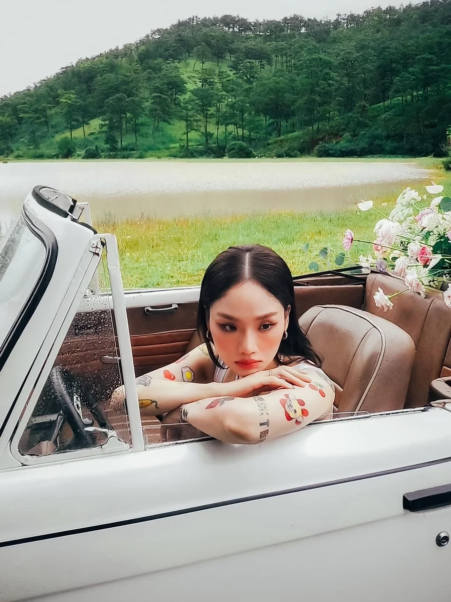 Ca sĩ Miu nổi bật với phong cách âm nhạc độc đáo và cá tính riêng biệt.