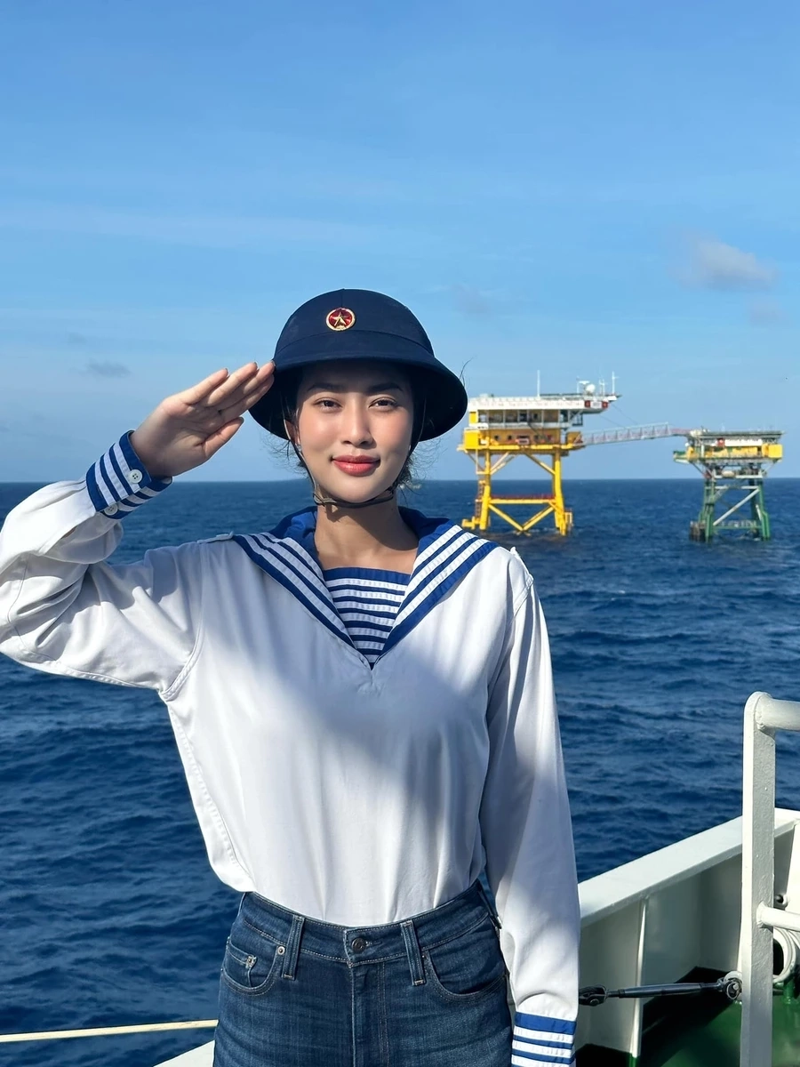 Vương Miện Đoàn Thiên Ân là biểu tượng cho sự xinh đẹp và tài năng của cô.