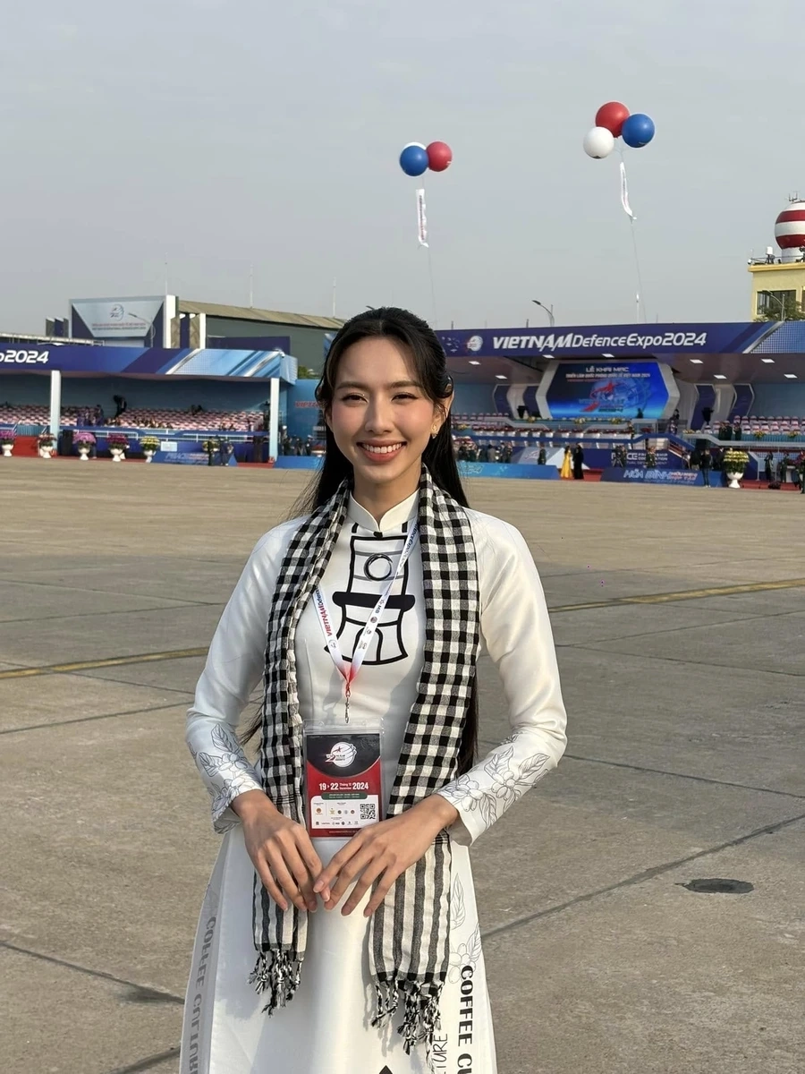 Hình ảnh ca sĩ Hoàng Thùy Linh toát lên sự cuốn hút và tài năng vượt trội.