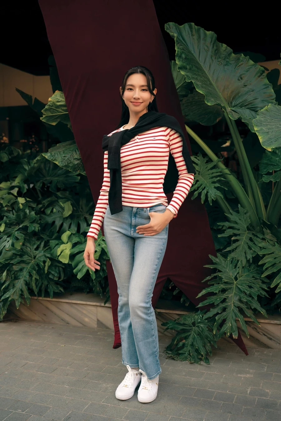 Hình ảnh ca sĩ Hoàng Thùy Linh toát lên sự cuốn hút và tài năng vượt trội.