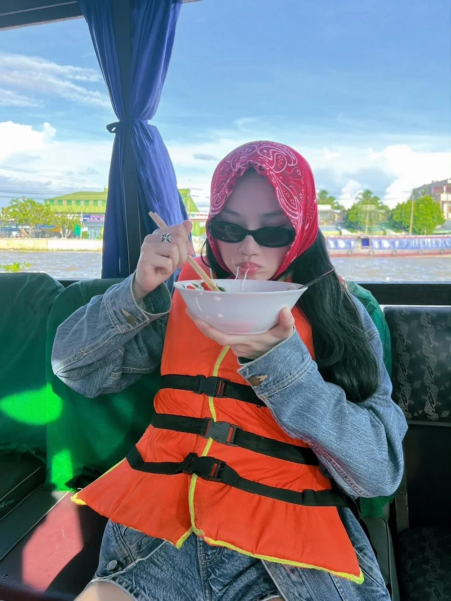 Hãy theo dõi Miu Lê Official để luôn cập nhật những sản phẩm âm nhạc mới nhất.