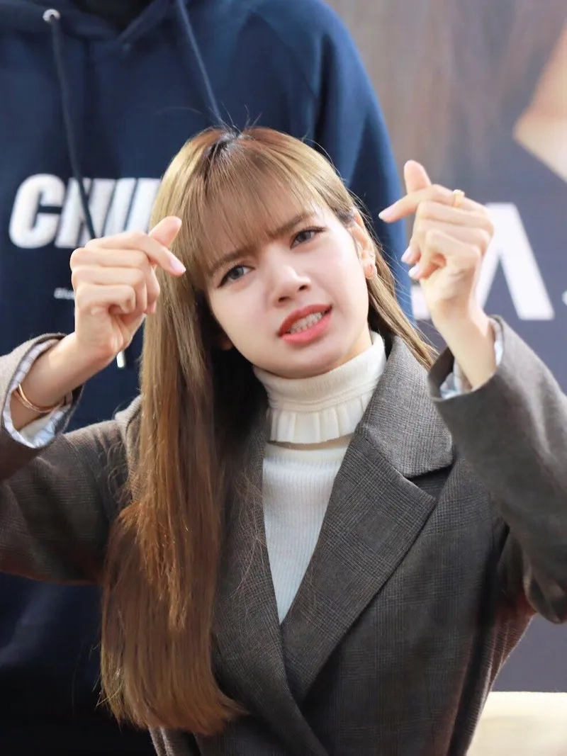 Lisa meme luôn thu hút người xem với những biểu cảm dễ thương và ngộ nghĩnh.
