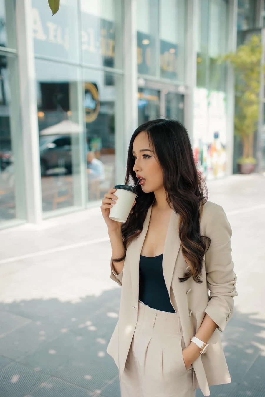 Hoa hậu Mai Phương Thúy là một biểu tượng của nhan sắc Việt Nam.