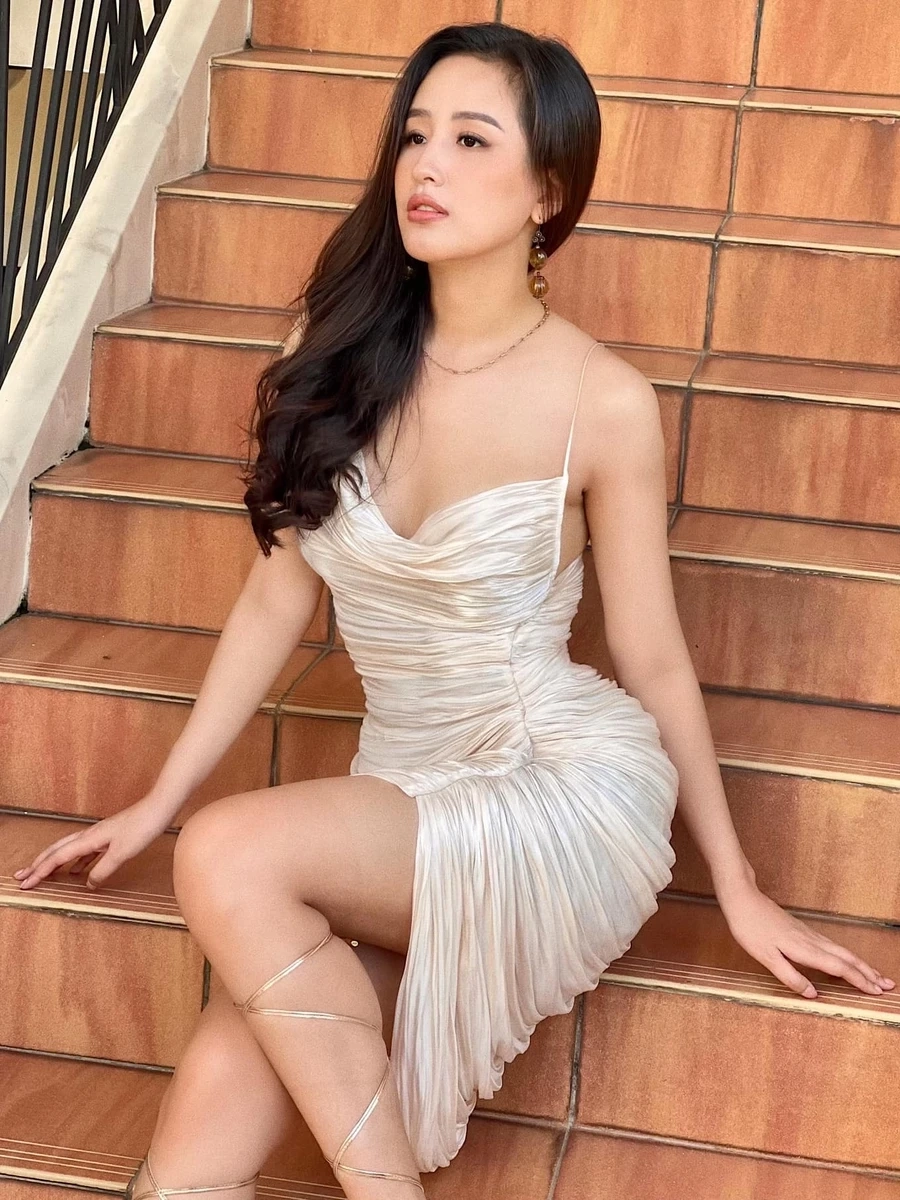 Noo Phước Thịnh hôn Mai Phương Thúy là khoảnh khắc lãng mạn, khiến fan “tan chảy”.