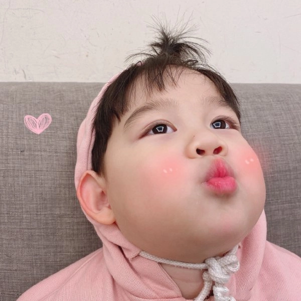 Bóp mỏ meme tạo ra những hình ảnh hài hước và ngộ nghĩnh, dễ gây cười.