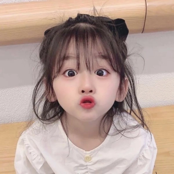 Meme vịt vàng là hình ảnh đáng yêu khiến người xem không thể ngừng cười.