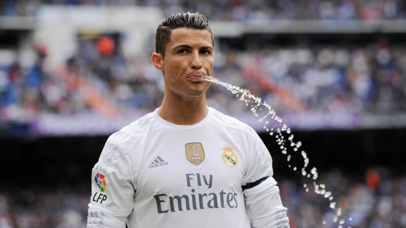 Ảnh meme ronaldo mang đến những biểu cảm và khoảnh khắc cực hài hước của CR7.