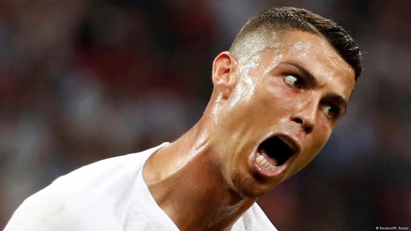 Ronaldo cry meme tạo ra những khoảnh khắc cảm động nhưng cũng đầy hài hước.